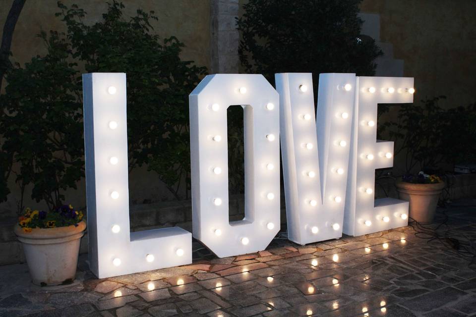 Letras LOVE con Luz