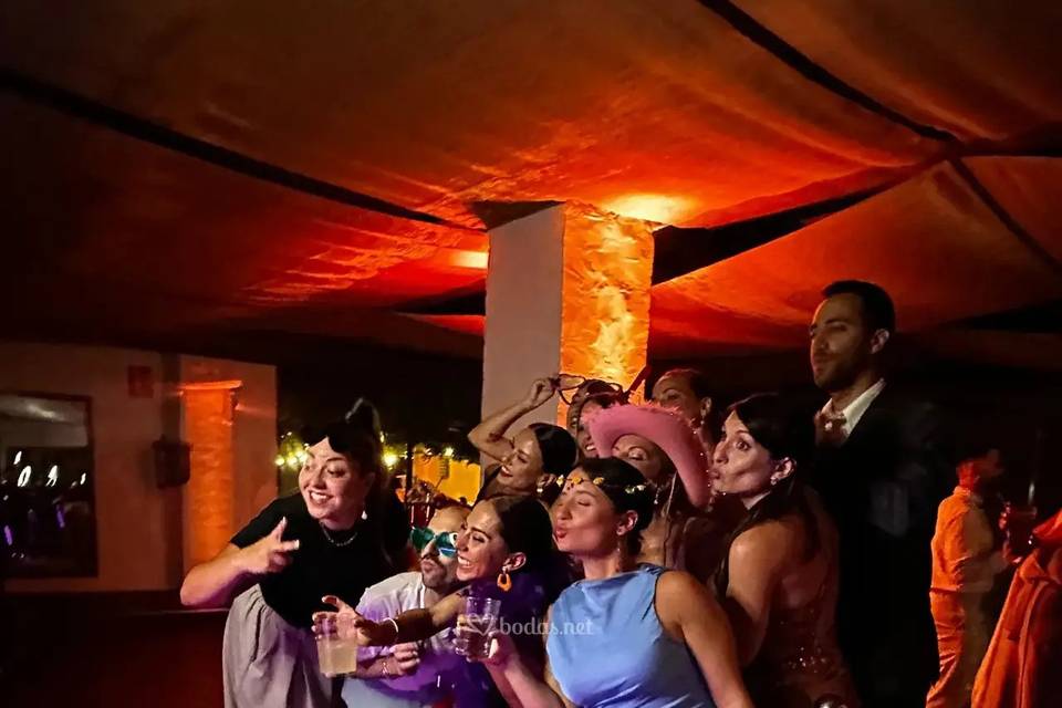 Invitados.