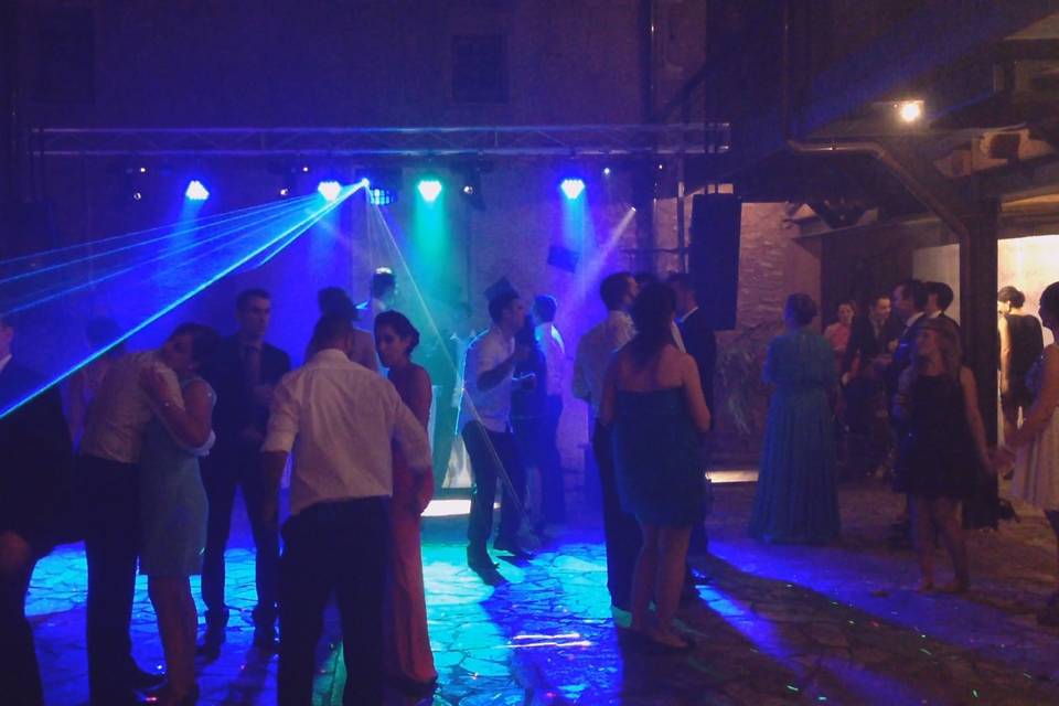 Baile en la barra libre