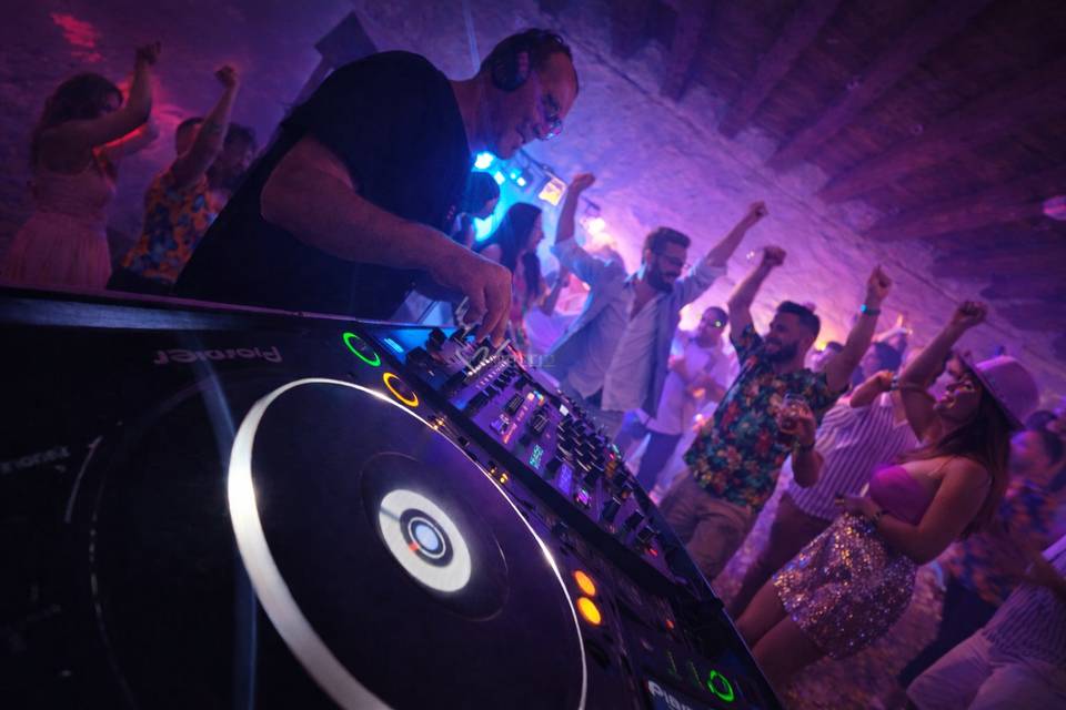 Dreamwebmedia juan morales dj_