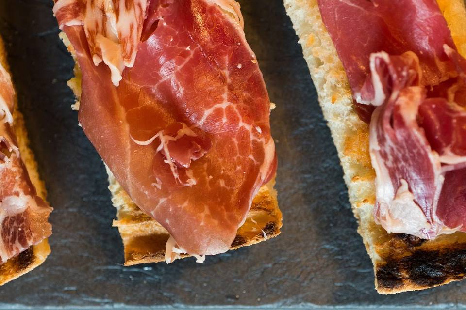 Un clásico, pa de vidre con jamón