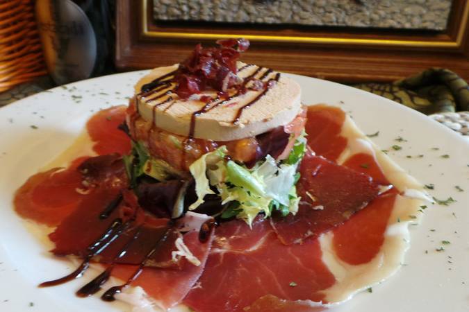 Ensalada de foie y jamón