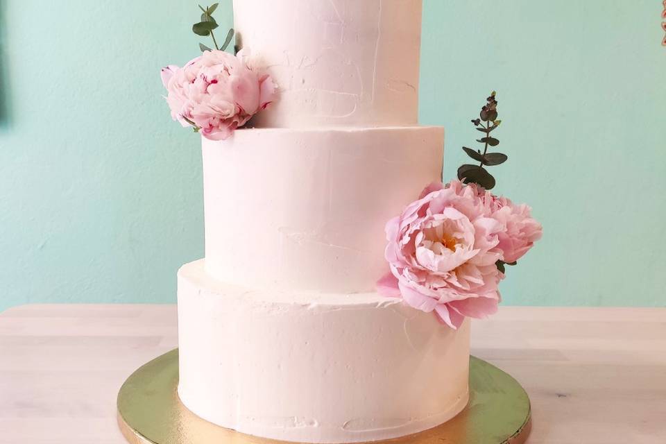 Tarta de boda con peonías