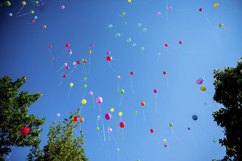 Suelta de globos para bodas.