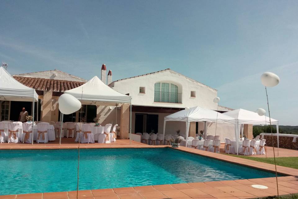 Banquete en la zona de la piscina