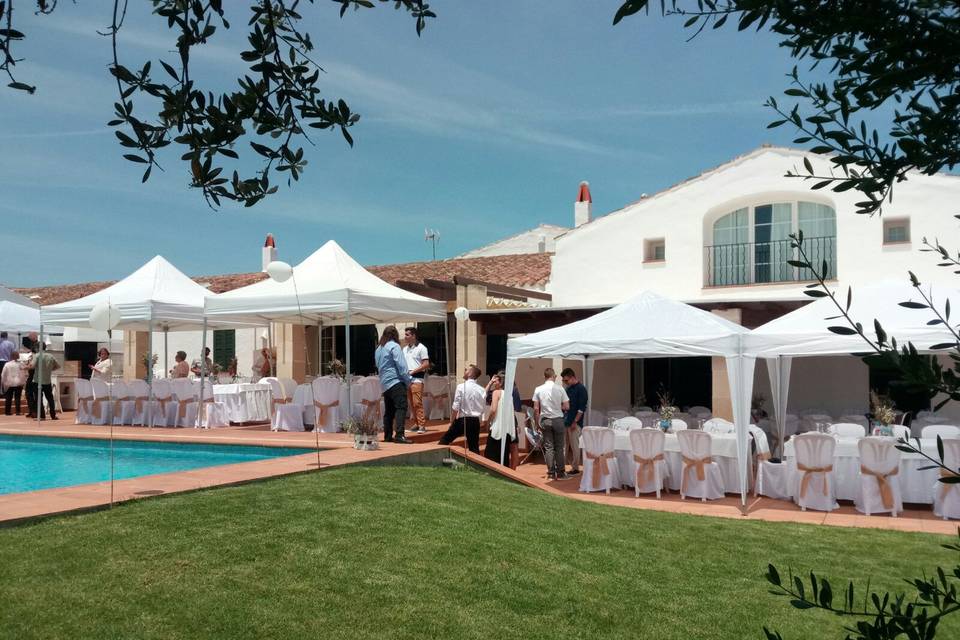 Banquete en la zona de la piscina