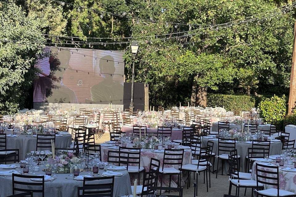 Cena en el jardín