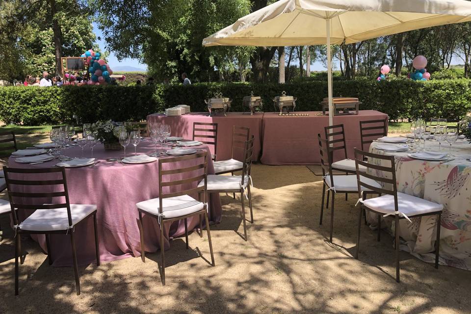 Buffet en el jardín