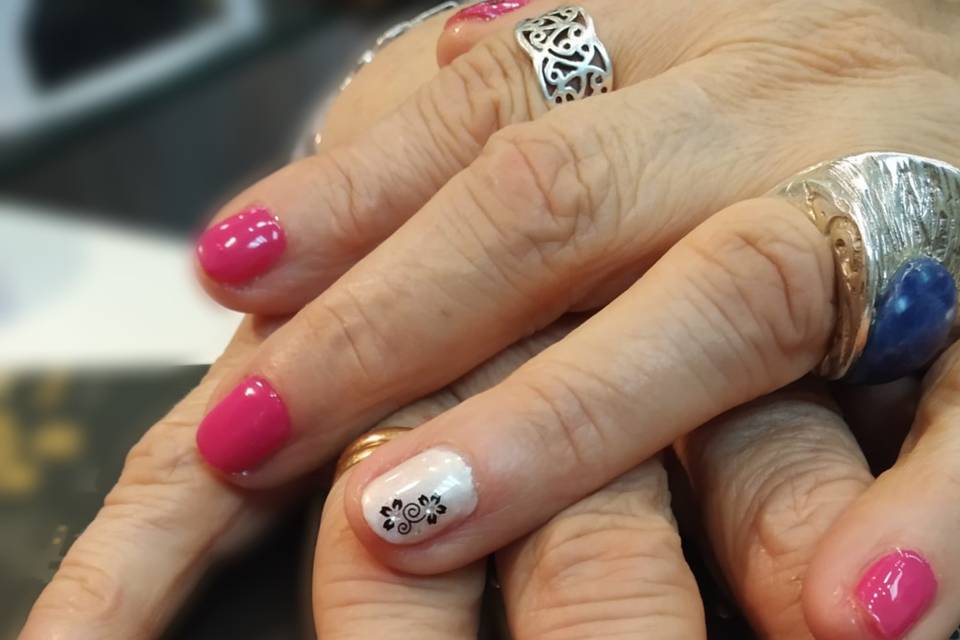 Manicura semipermanente