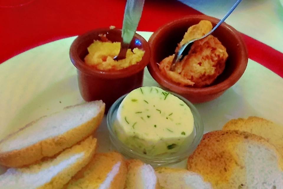 Tostas con almogrote...