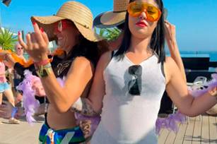 Atrezzo +30 gafas, sombreros…