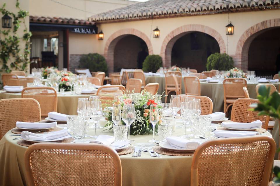 Salón en el patio de arcos