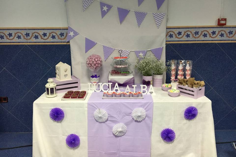 Candy bar decorada en tonos lilas