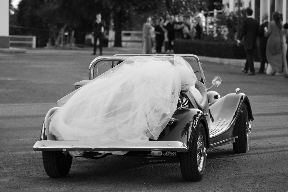 Coche de novios antiguo