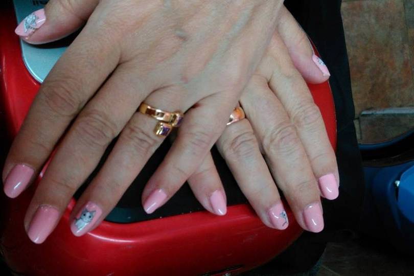 Esmaltado rosa con gatitos