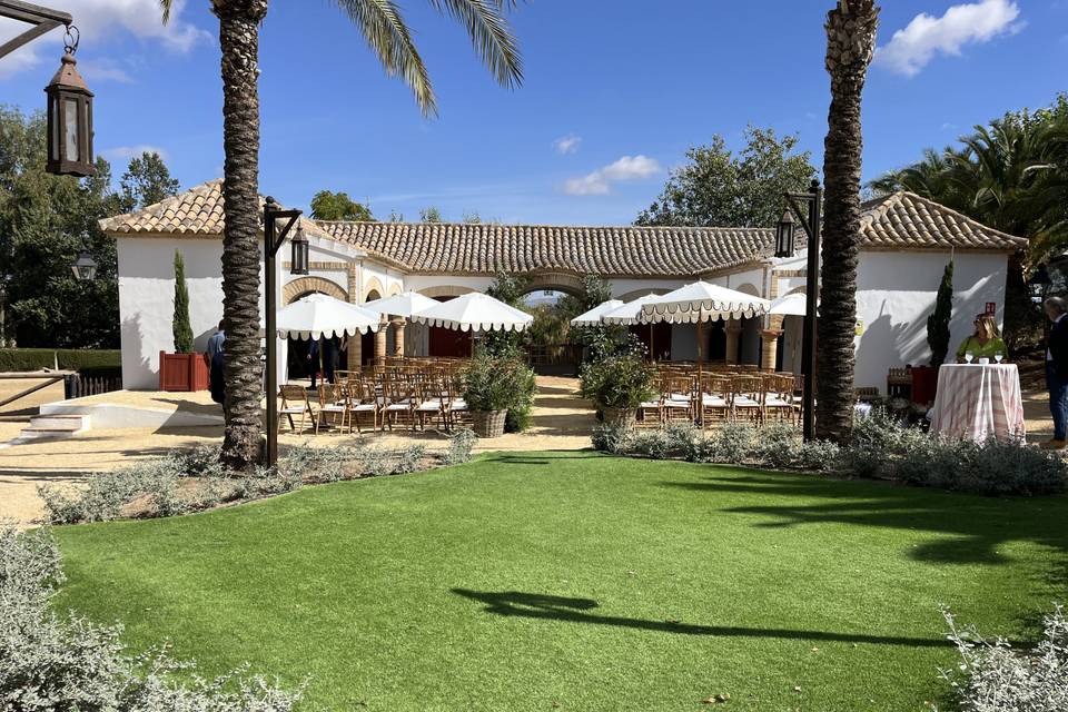 Ceremonia en patio de cuadras