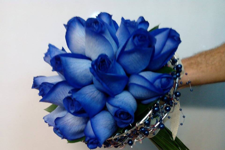 Ramo de rosas azules