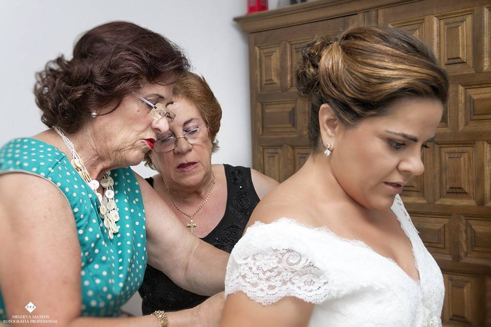 Preparativos en casa de la novia