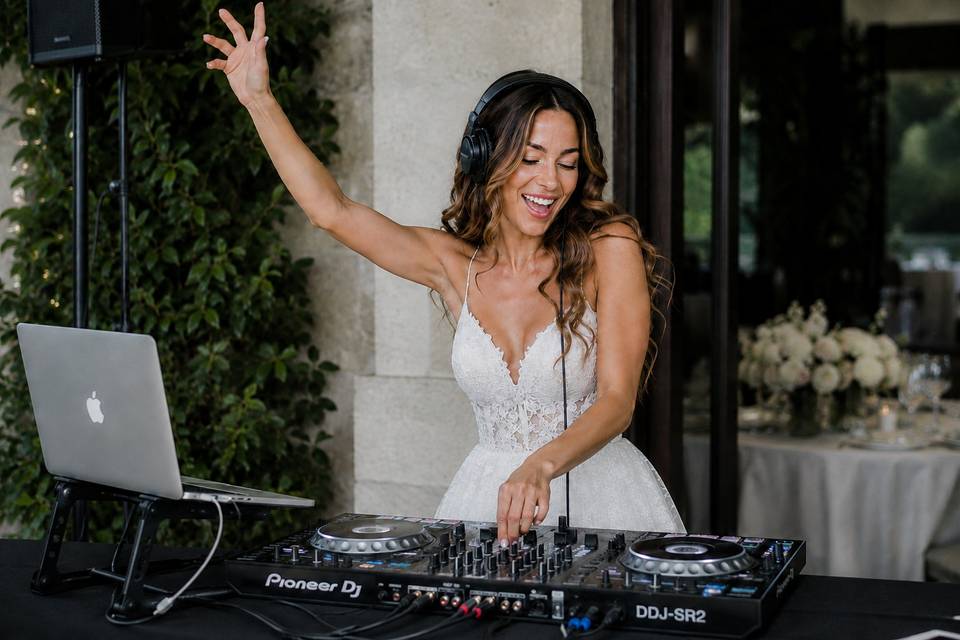 La novia tomando el control