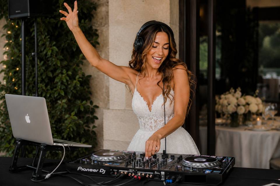 Bride is in da house