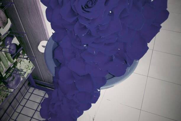 Rosmelia de rosas en azul