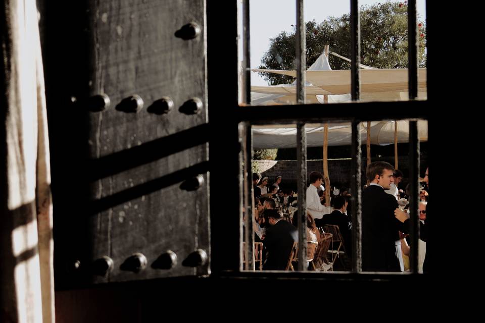 A través de la ventana