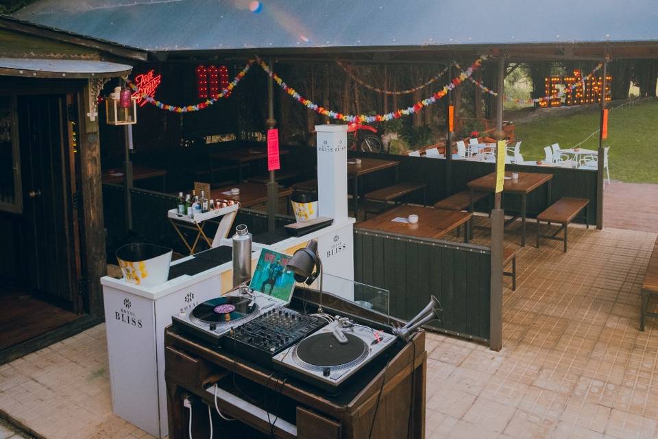 Pérgola y cabina dj