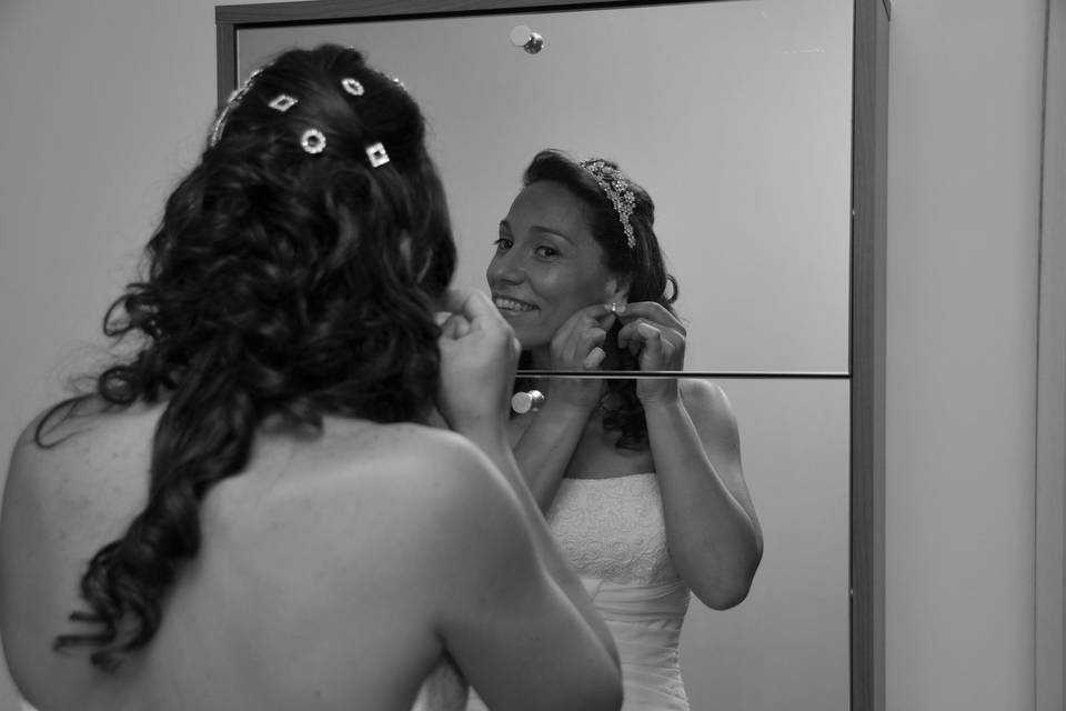 Novia frente al espejo