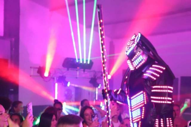 Predator y cabina deejay