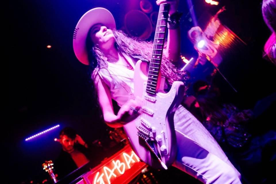 Vicky Oliveros guitarrista
