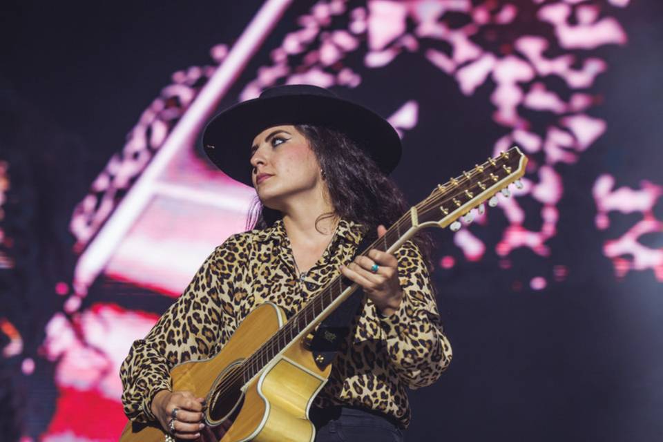 Vicky Oliveros guitarrista