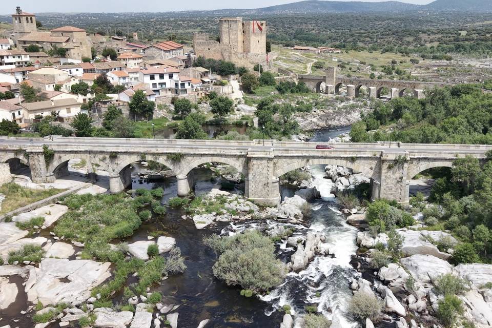 Vista aérea del puente medieval