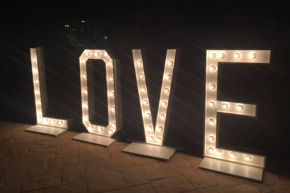 Letras love iluminadas