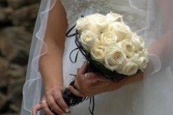 Ramo de novia con rosas blancas
