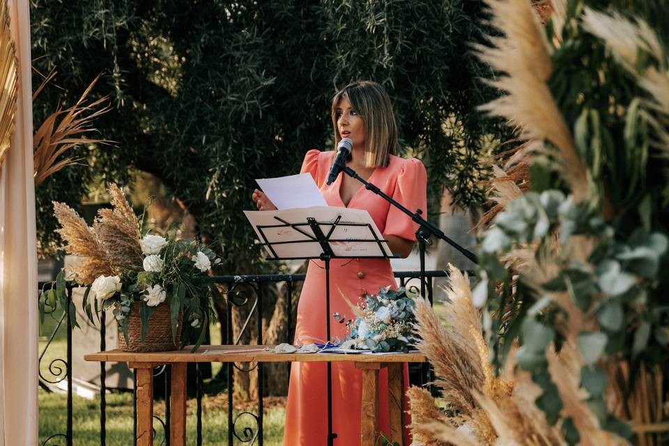 Carmen Ales - Maestra de ceremonias