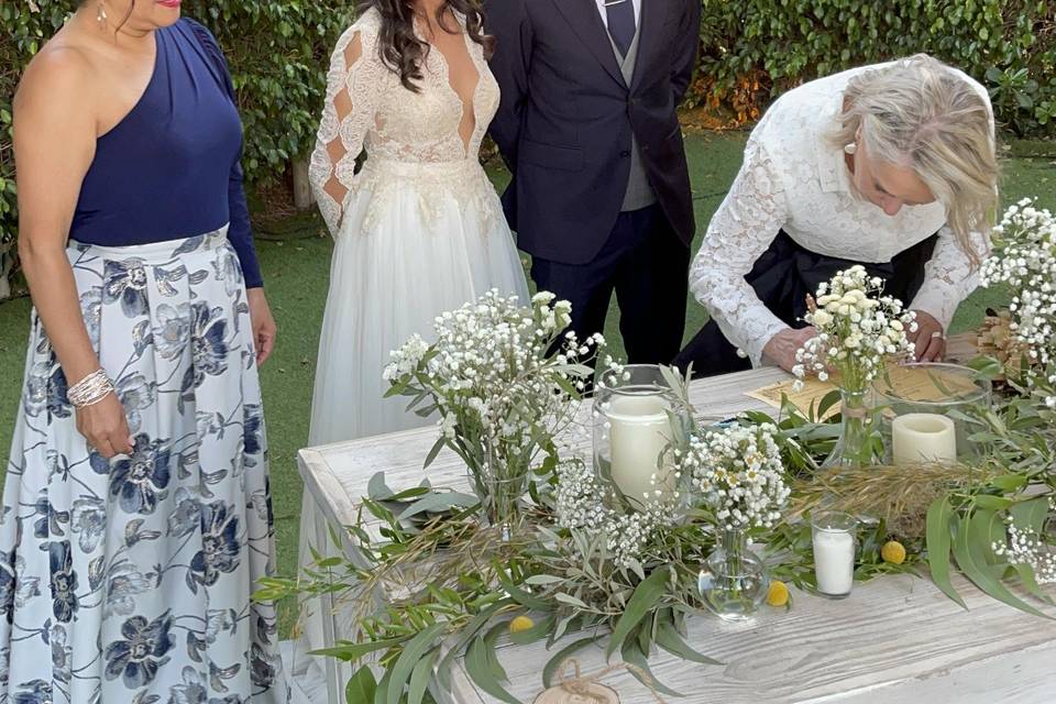 Carmen Ales - Maestra de ceremonias