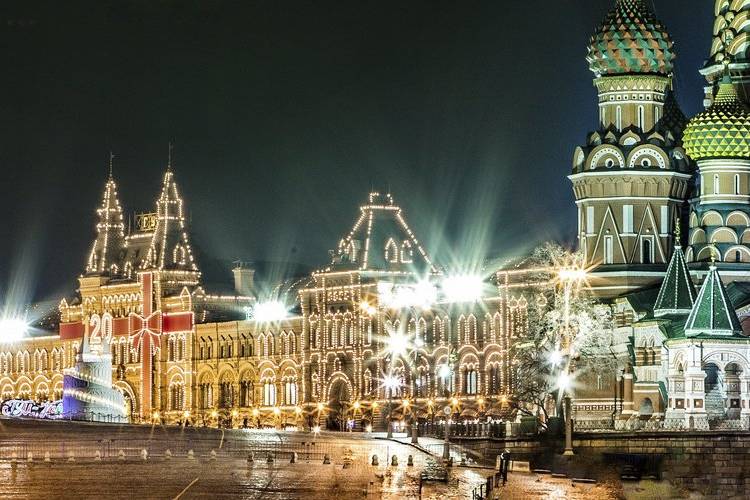 San Petersburgo de noche