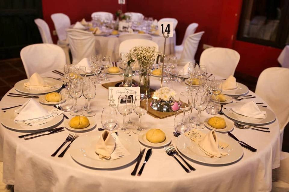 Montaje de mesa de boda