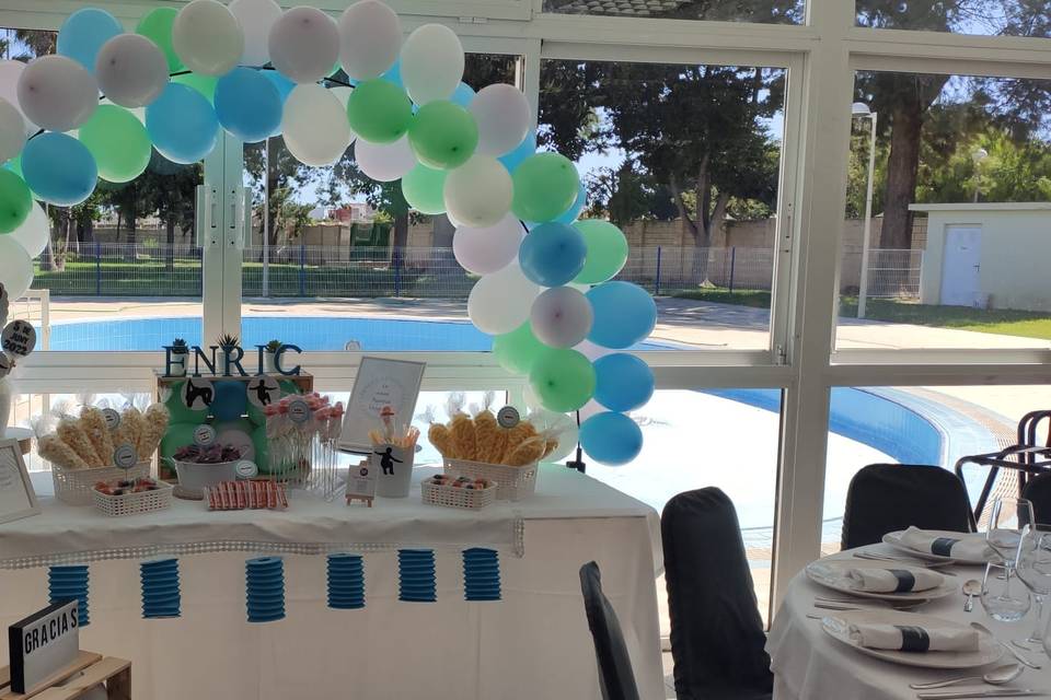 Candy bar con arco de globos