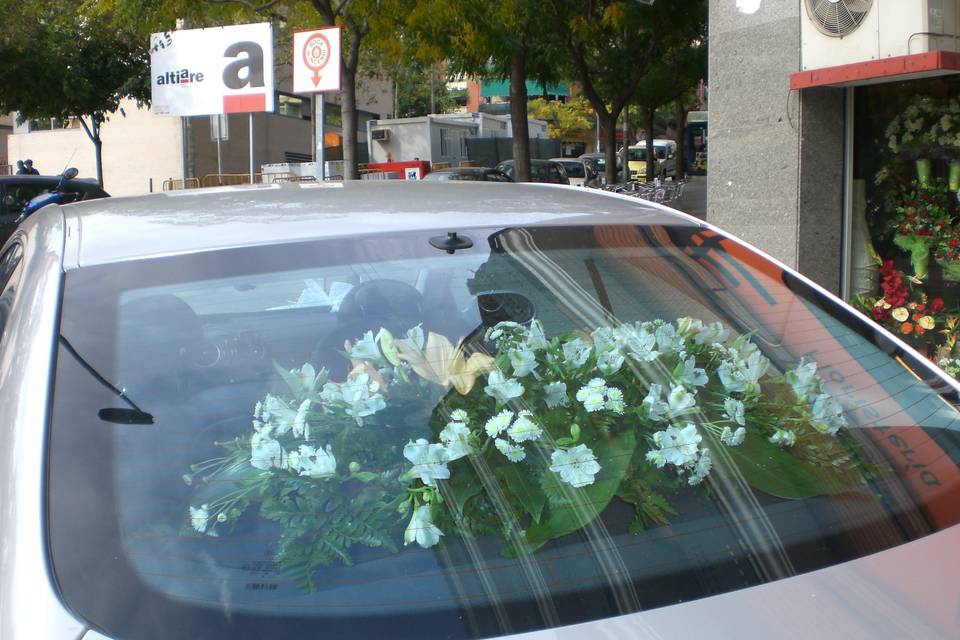 Bandeja trasera de un coche nupcial