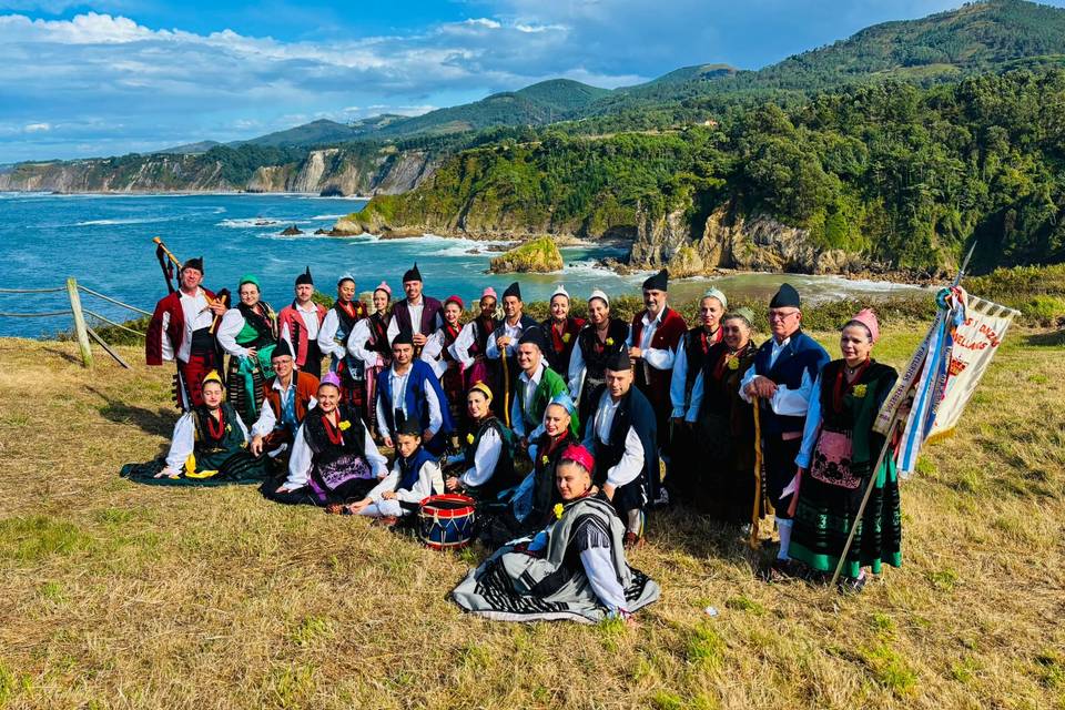 Coros y Danzas Jovellanos