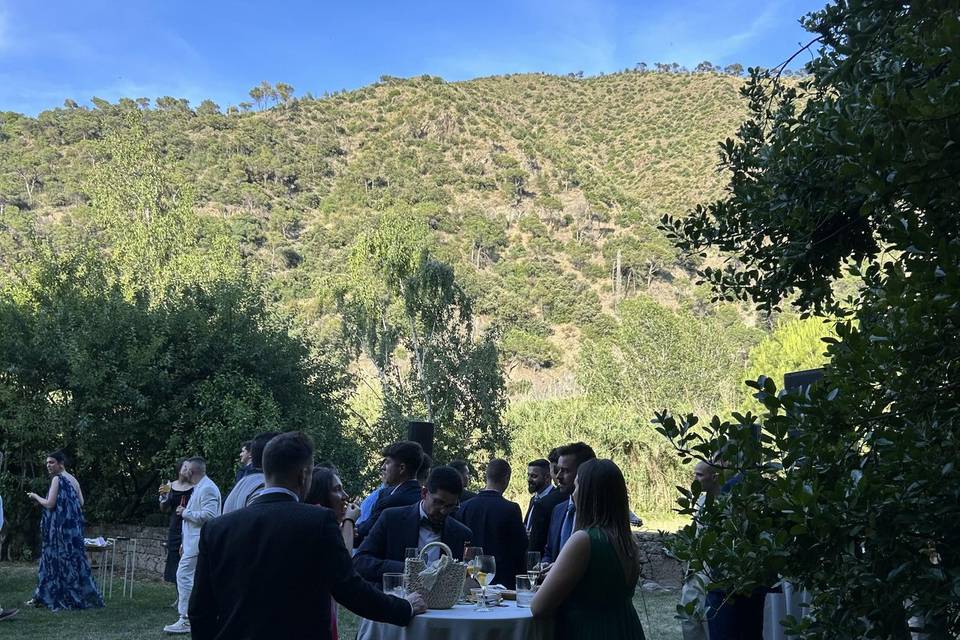 Aperitivo frente la montaña