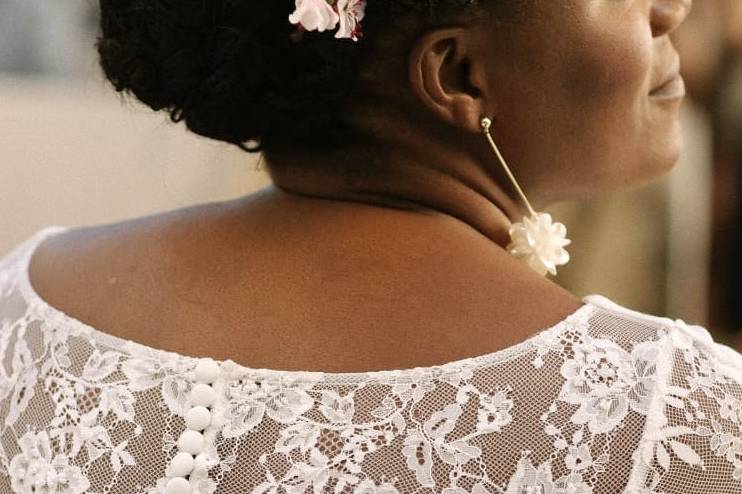 Novia con tocado flor cerezo