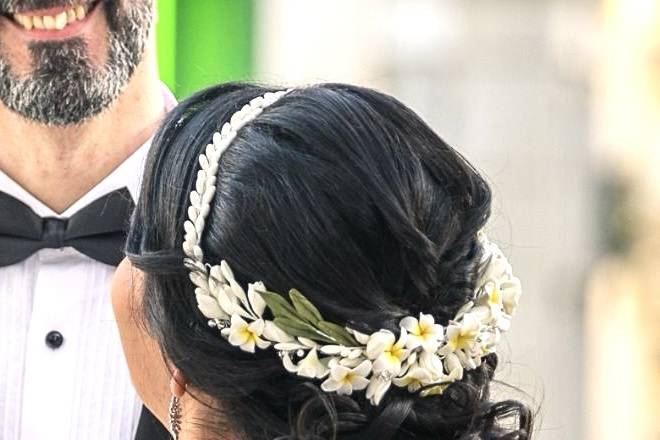 Novia con corona personalizada