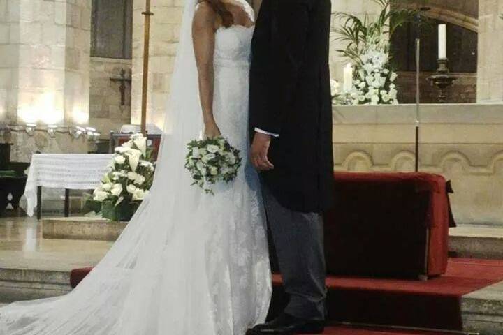 La pareja en el altar