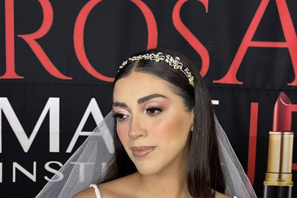 Novia glam con cut crease
