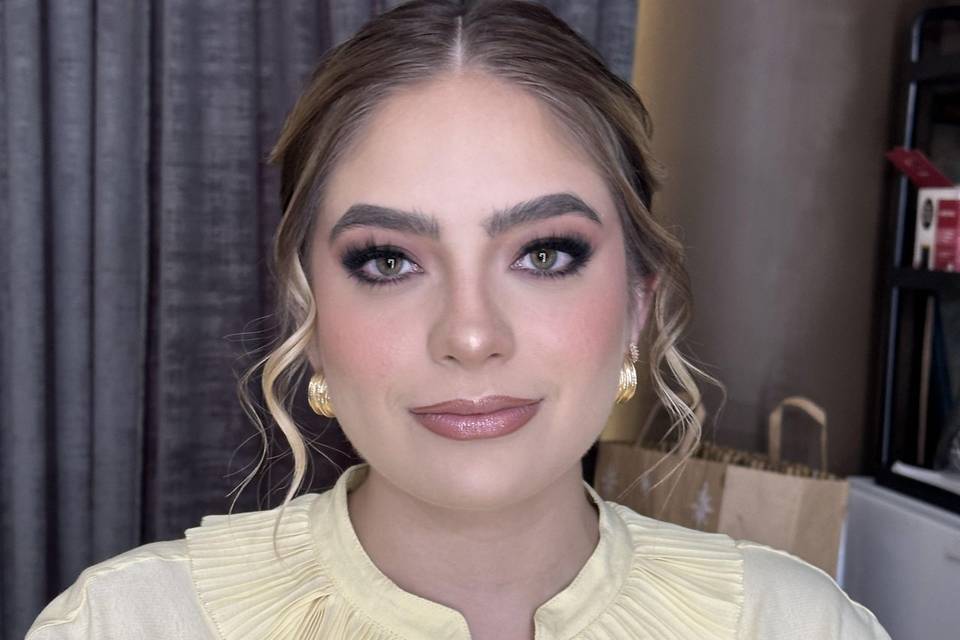 Maquillaje oscuro de noche