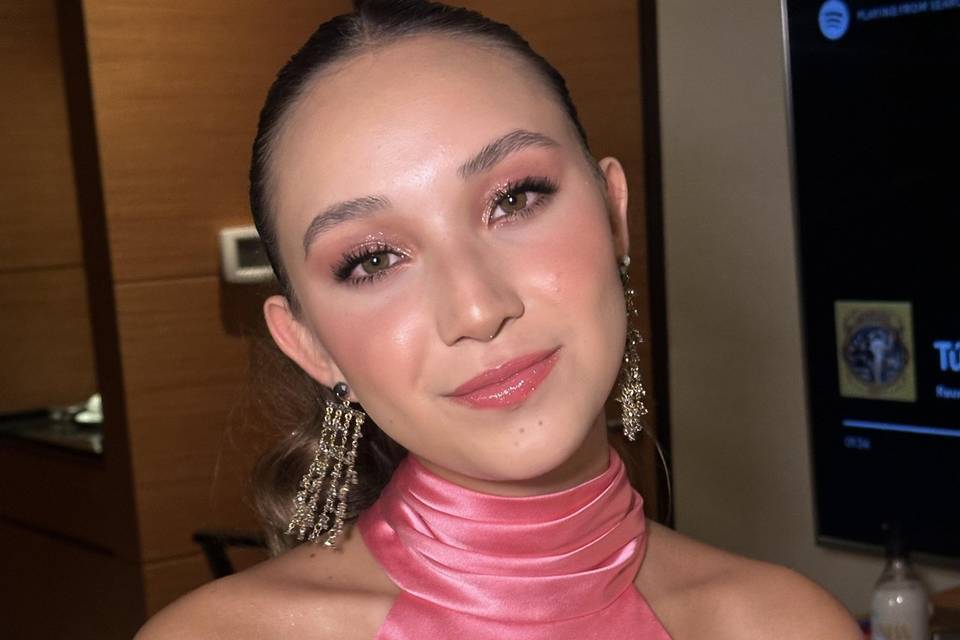 Pink glam makeup