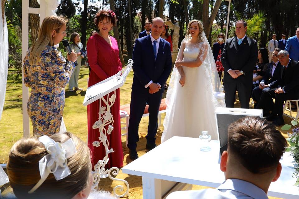 Almudena Moreno - Maestra de ceremonia