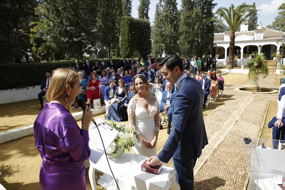 Almudena Moreno - Maestra de ceremonia